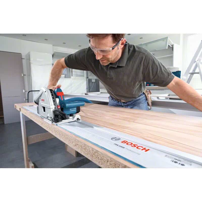 Scie plongeante GKT 55 GCE + rail 140 cm BOSCH 0615990M9D