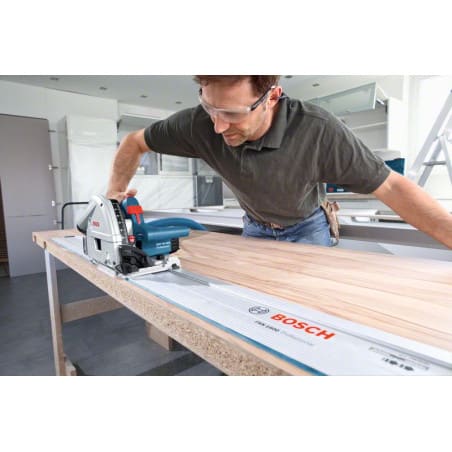 Scie plongeante GKT 55 GCE + rail 140 cm BOSCH 0615990M9D