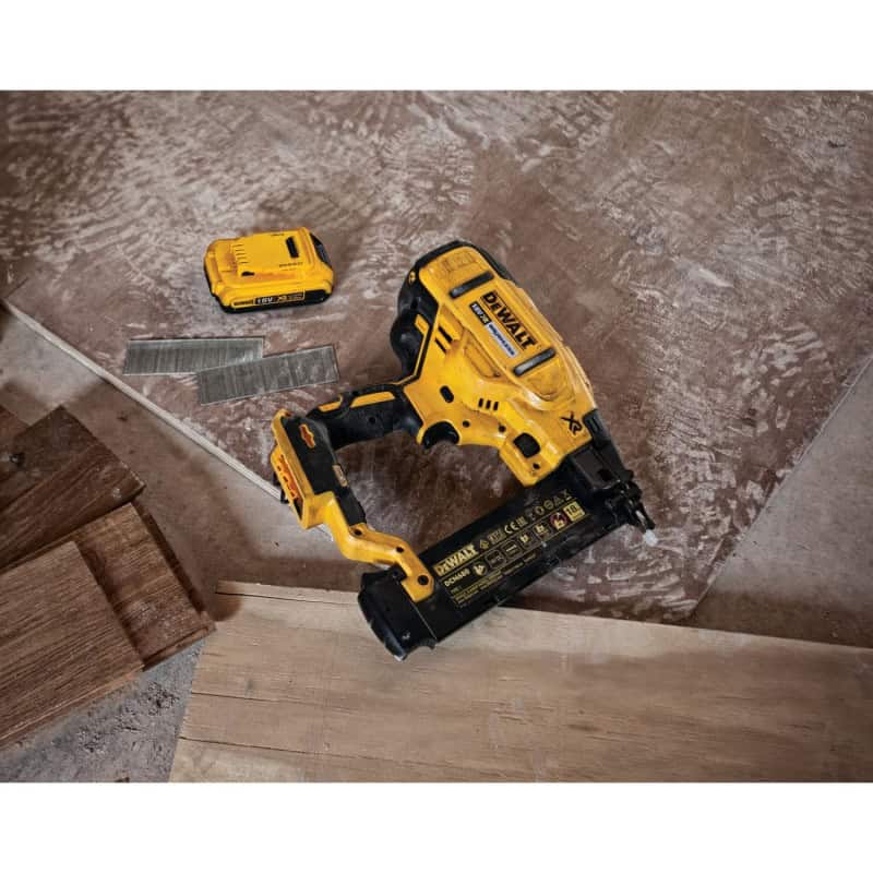 Cloueur de finition XR 18V 2Ah DCN680D2-QW DEWALT