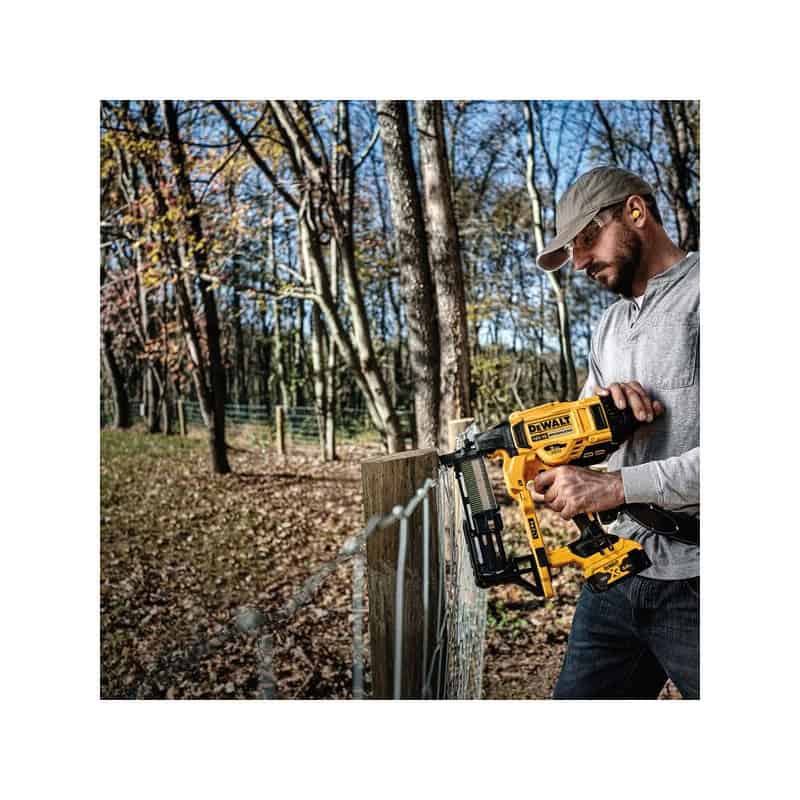 Agrafeuse pour clôture XR 18V 5Ah DEWALT DCFS950P2
