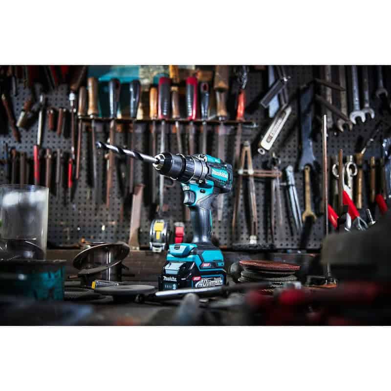 Perceuse visseuse à percussion 40 V max / 2,5 Ah XGT MAKITA HP001GD201
