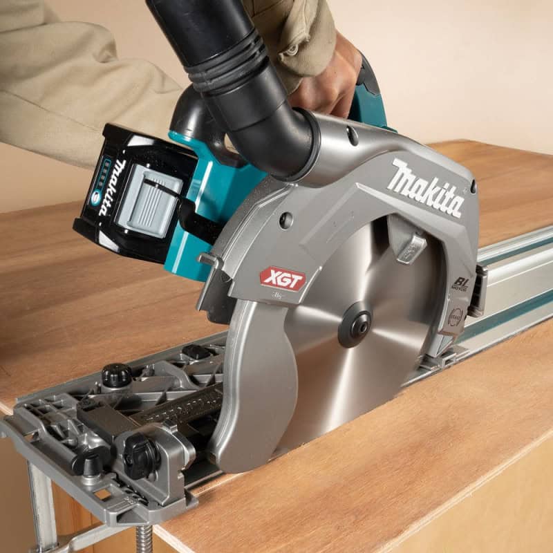 Scie circulaire 235 mm - 40 V max / 5 Ah XGT MAKITA HS009GT201