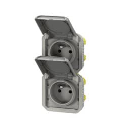 Prise de courant double verticale composable précablée PLEXO LEGRAND 069563L